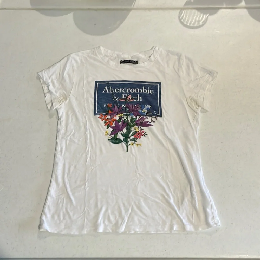 Size medium Abercrombie and Fitch floral T-shirt